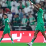 أذاق الإنجليزي إيفان توني، مهاجم أهلي جدة، فريق النصر، من الكأس التي أذاق منها غريمه التقليدي الهلال، في الموسم الحالي من الدوري السعودي. وسجل توني هدفين في أول 20 دقيقة من مباراة الأهلي والنصر، اليوم الجمعة، على ملعب الإنماء، في الجولة الثالثة عشرة من دوري روشن.