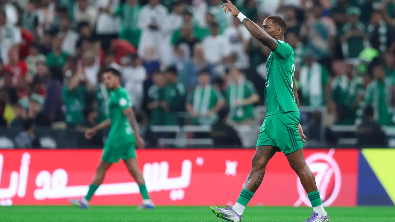 أذاق الإنجليزي إيفان توني، مهاجم أهلي جدة، فريق النصر، من الكأس التي أذاق منها غريمه التقليدي الهلال، في الموسم الحالي من الدوري السعودي. وسجل توني هدفين في أول 20 دقيقة من مباراة الأهلي والنصر، اليوم الجمعة، على ملعب الإنماء، في الجولة الثالثة عشرة من دوري روشن.