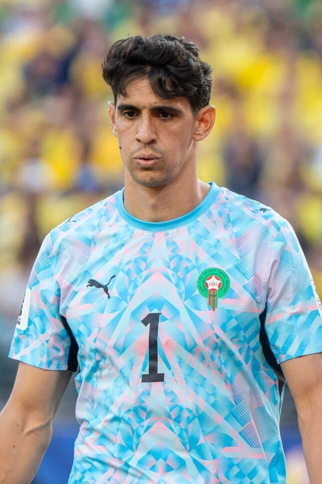 Yassine-Bounou-Al-Hilal-Saudi-Club-2-645x968 الهلال يُغلق الباب أمام رحيل ياسين بونو
